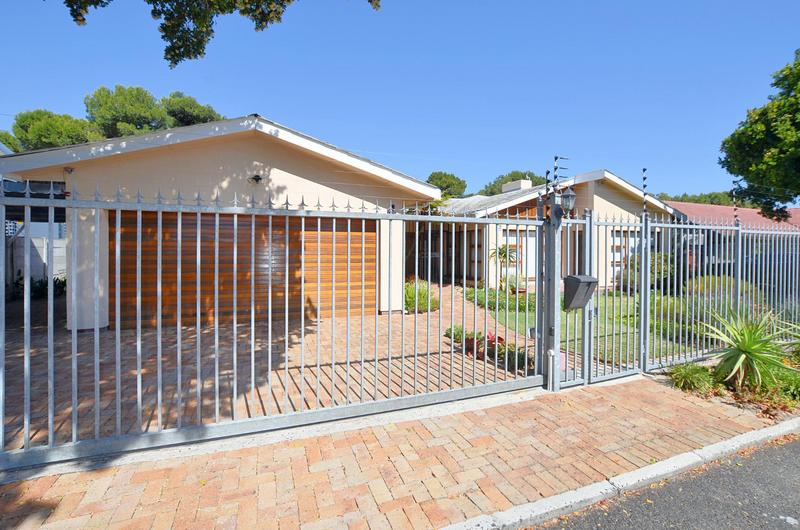3 Bedroom Property for Sale in Parow North Western Cape
